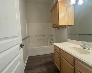 1010 Teresa Court - Photo Thumbnail 9