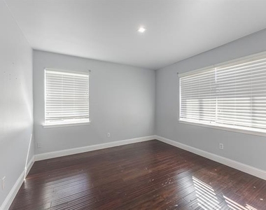 109 W Marguerita Drive - Photo Thumbnail 11