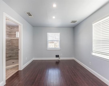 109 W Marguerita Drive - Photo Thumbnail 9