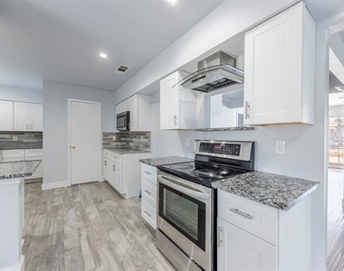 109 W Marguerita Drive - Photo Thumbnail 14