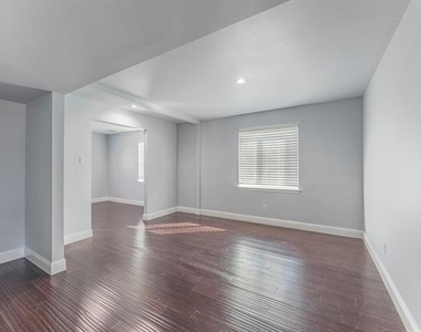 109 W Marguerita Drive - Photo Thumbnail 10