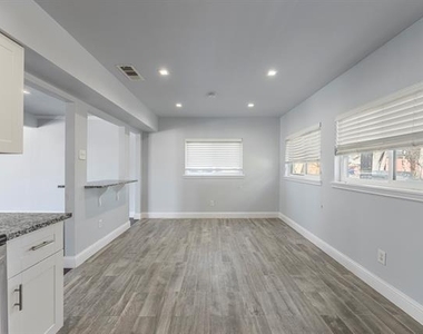 109 W Marguerita Drive - Photo Thumbnail 7