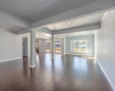 109 W Marguerita Drive - Photo Thumbnail 6