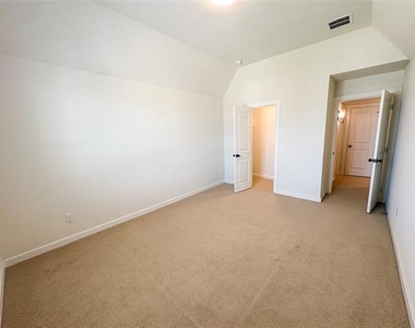 4211 Walnut Grove Lane - Photo Thumbnail 17