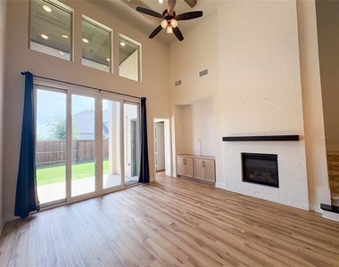 4211 Walnut Grove Lane - Photo Thumbnail 6