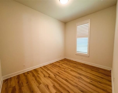 4211 Walnut Grove Lane - Photo Thumbnail 20