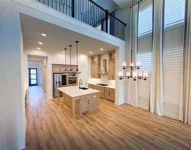 4211 Walnut Grove Lane - Photo Thumbnail 2