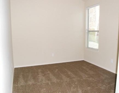 315 Orbit Drive - Photo Thumbnail 5