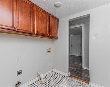 1520 Mcbroom Street - Photo Thumbnail 8