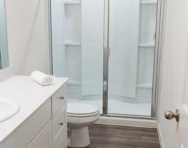 611 Colgate Circle - Photo Thumbnail 6