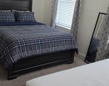 611 Colgate Circle - Photo Thumbnail 5