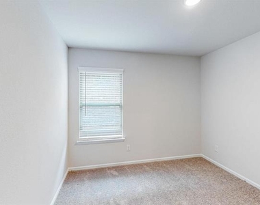 5809 Sandown Drive - Photo Thumbnail 7