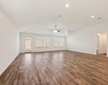 3204 Montego Bay Lane - Photo Thumbnail 3