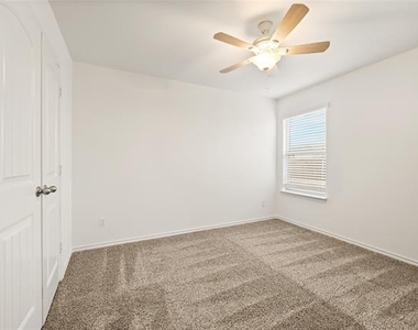 3204 Montego Bay Lane - Photo Thumbnail 18