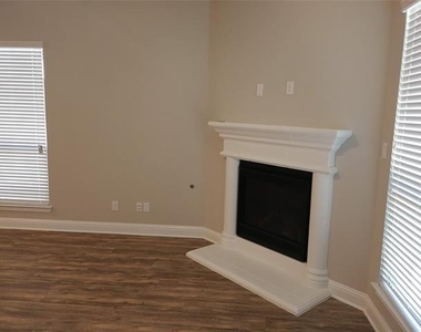 1513 Gallant Fox Drive - Photo Thumbnail 18