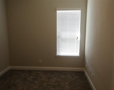 1513 Gallant Fox Drive - Photo Thumbnail 21