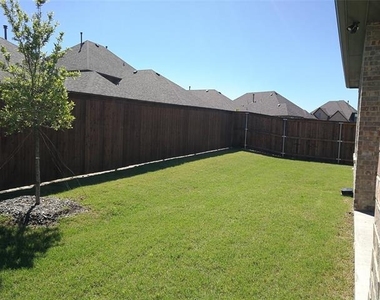 1513 Gallant Fox Drive - Photo Thumbnail 14