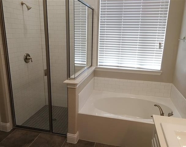 1513 Gallant Fox Drive - Photo Thumbnail 12