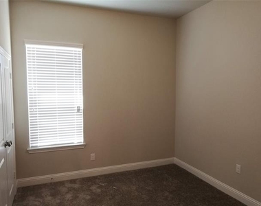 1513 Gallant Fox Drive - Photo Thumbnail 22