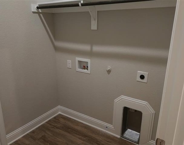 1513 Gallant Fox Drive - Photo Thumbnail 23