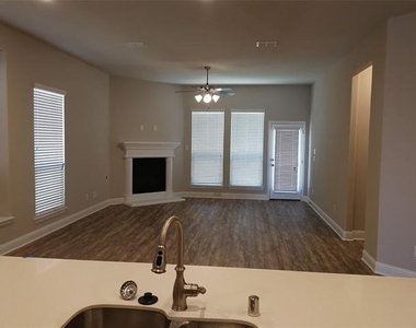1513 Gallant Fox Drive - Photo Thumbnail 19