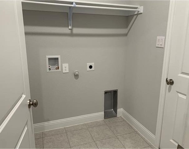 1401 Brindle Drive - Photo Thumbnail 7