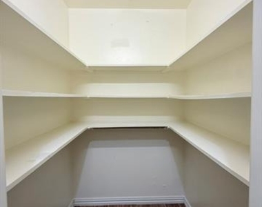 1617 Dakota Drive - Photo Thumbnail 5