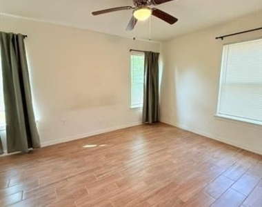1617 Dakota Drive - Photo Thumbnail 11