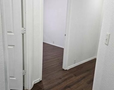 2104 Royal Oak Drive - Photo Thumbnail 28