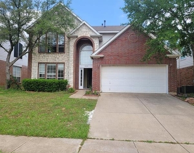 2104 Royal Oak Drive - Photo Thumbnail 1