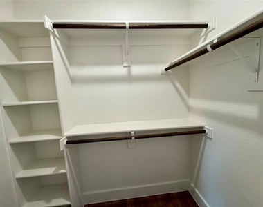 1810 Ramsey Avenue - Photo Thumbnail 12