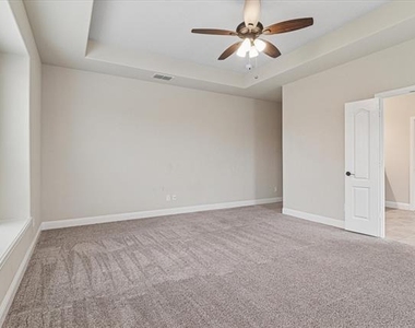 1702 Veneto Drive - Photo Thumbnail 8