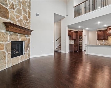 1702 Veneto Drive - Photo Thumbnail 3