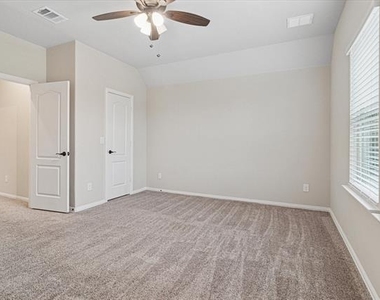 1702 Veneto Drive - Photo Thumbnail 15