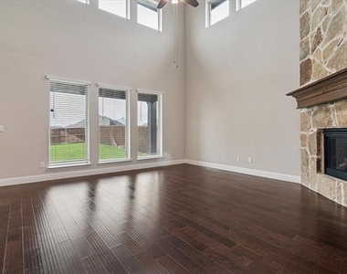 1702 Veneto Drive - Photo Thumbnail 2