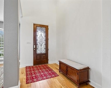 5625 Kerry Drive - Photo Thumbnail 6