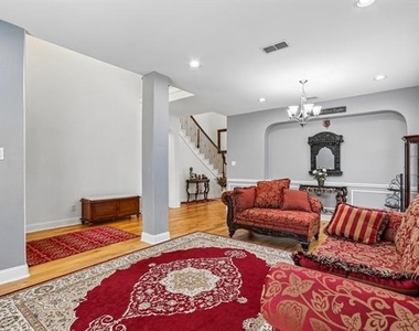 5625 Kerry Drive - Photo Thumbnail 2