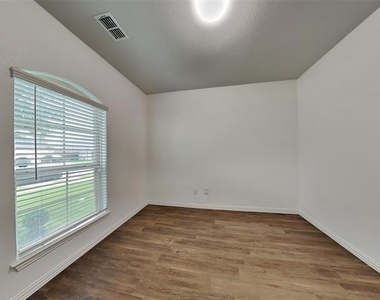 1548 Woodlake Drive - Photo Thumbnail 10