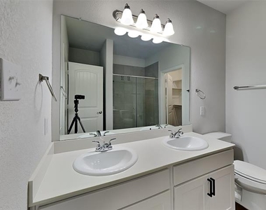 1548 Woodlake Drive - Photo Thumbnail 8