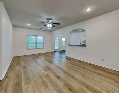 1548 Woodlake Drive - Photo Thumbnail 2