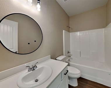1548 Woodlake Drive - Photo Thumbnail 13