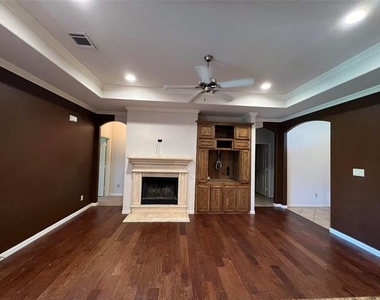 10625 Braewood Drive - Photo Thumbnail 3