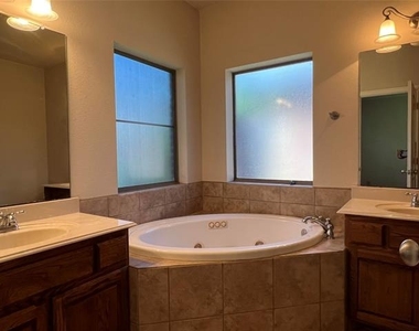10625 Braewood Drive - Photo Thumbnail 11