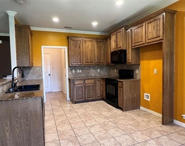 10625 Braewood Drive - Photo Thumbnail 7