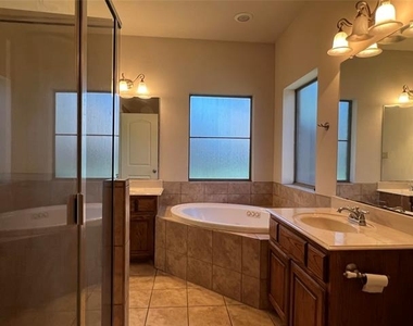 10625 Braewood Drive - Photo Thumbnail 12
