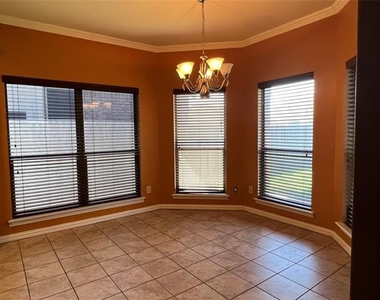 10625 Braewood Drive - Photo Thumbnail 9