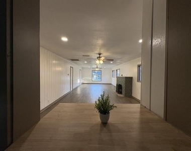 4876 E Williams Spring Rd - Photo Thumbnail 4