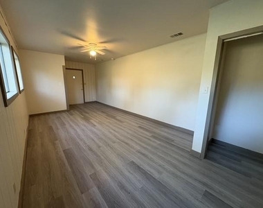 4876 E Williams Spring Rd - Photo Thumbnail 8