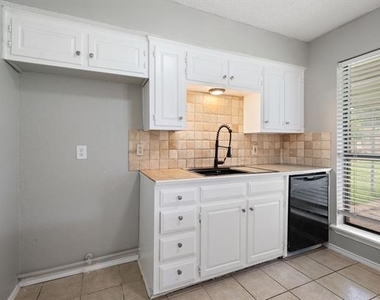 3826 Jewel Street - Photo Thumbnail 9