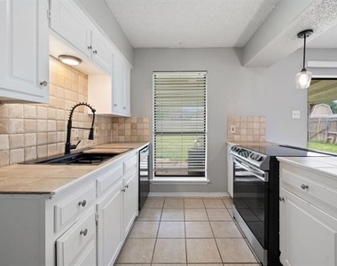 3826 Jewel Street - Photo Thumbnail 10